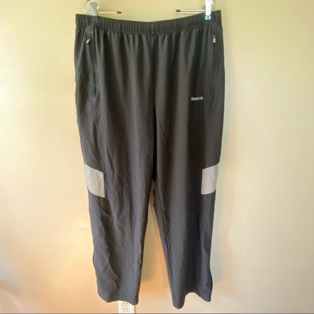 Reebok Windbreaker Pant, Black With Grey Mesh Accent Patches, Size Large